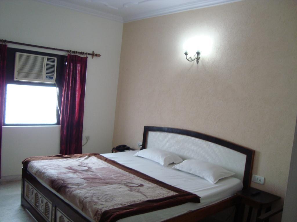 Hotel Dawat Palace Agra  Zimmer foto