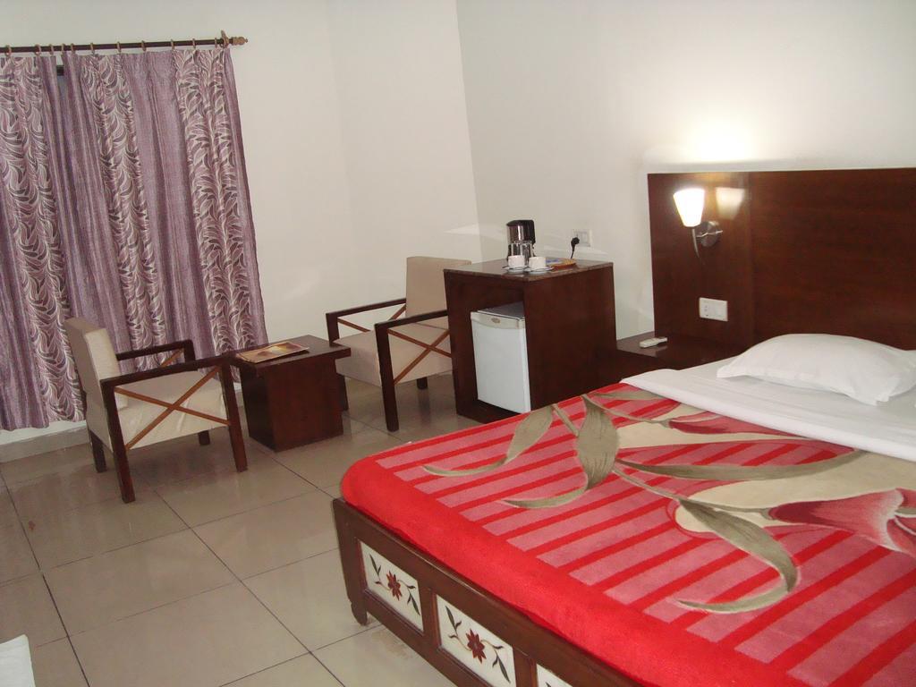 Hotel Dawat Palace Agra  Zimmer foto